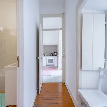 Lägenhet Spacious, Bright And Sunny Apartment, By Timecooler *