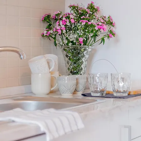 Spacious, Bright And Sunny Apartment, By Timecooler Lisboa