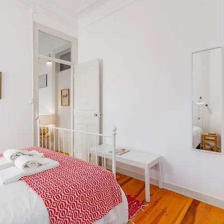 Spacious, Bright And Sunny Apartment, By Timecooler Lizbona