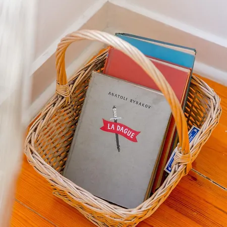 Lägenhet Spacious, Bright And Sunny Apartment, By Timecooler *