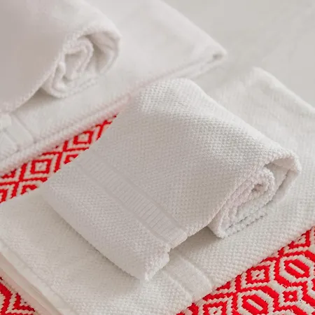 Spacious, Bright And Sunny Apartment, By Timecooler ליסבון