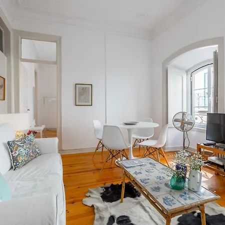 Spacious, Bright And Sunny Apartment, By Timecooler Lisboa