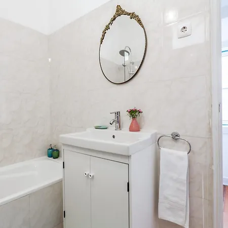 Apartment Spacious, Bright And Sunny Apartment, By Timecooler Lisbon