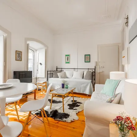 Spacious, Bright And Sunny Apartment, By Timecooler Lisbon