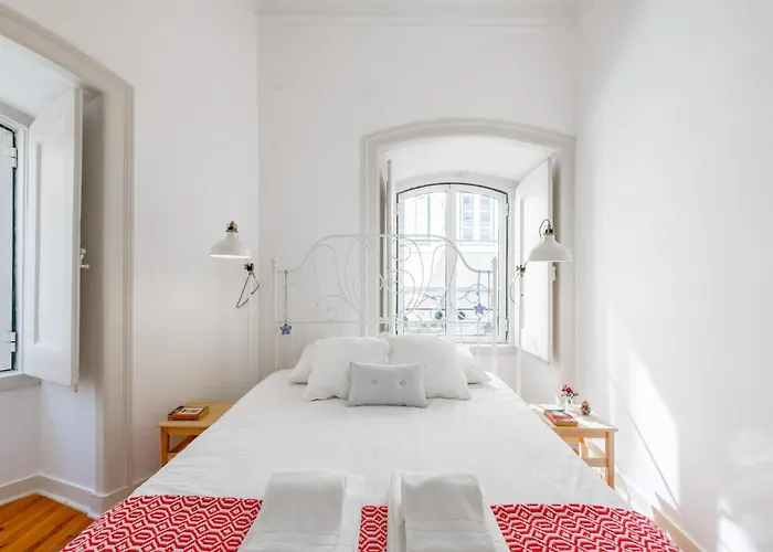 شقة Spacious, Bright And Sunny Apartment, By Timecooler