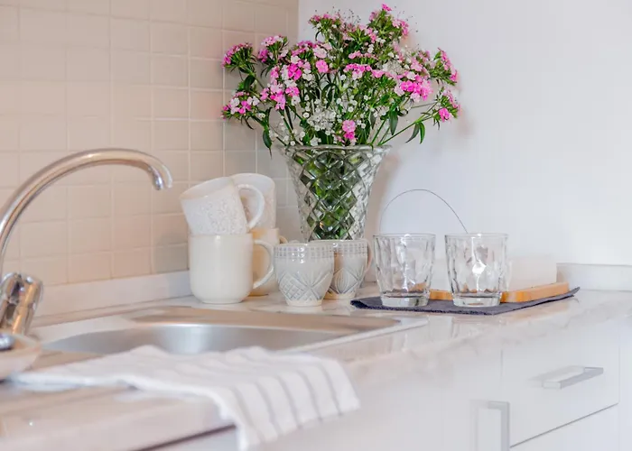 Spacious, Bright And Sunny Apartment, By Timecooler Lisboa