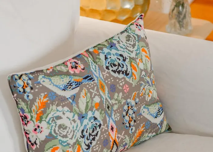 شقة Spacious, Bright And Sunny Apartment, By Timecooler *