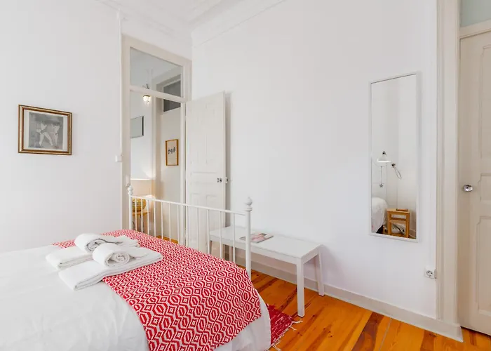Spacious, Bright And Sunny Apartment, By Timecooler Lisboa