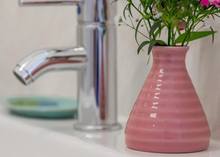 شقة Spacious, Bright And Sunny Apartment, By Timecooler