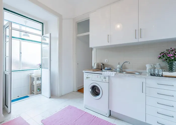 شقة Spacious, Bright And Sunny Apartment, By Timecooler