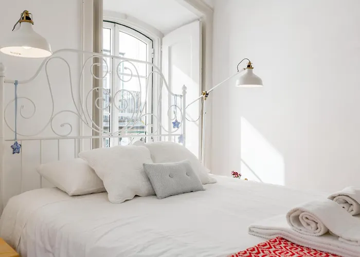 شقة Spacious, Bright And Sunny Apartment, By Timecooler *