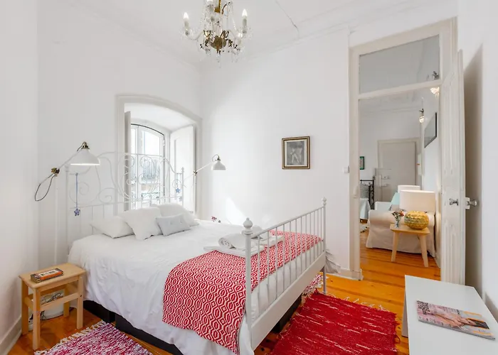 Spacious, Bright And Sunny Apartment, By Timecooler Lisboa