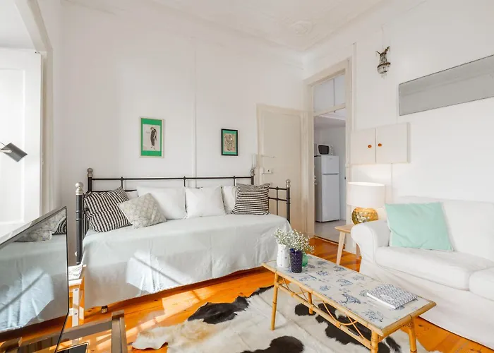 Spacious, Bright And Sunny Apartment, By Timecooler Lisboa