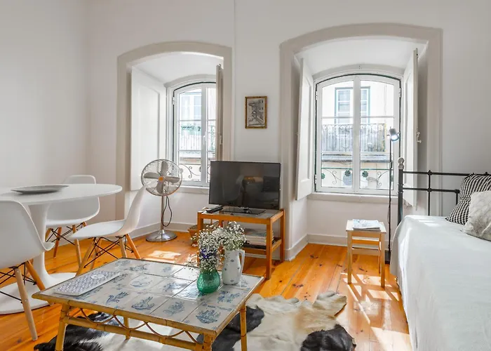 شقة Spacious, Bright And Sunny Apartment, By Timecooler *