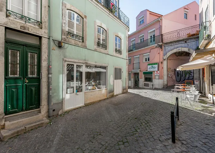 شقة Spacious, Bright And Sunny Apartment, By Timecooler *