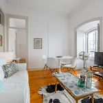 Spacious, Bright And Sunny Apartment, By Timecooler Лиссабон