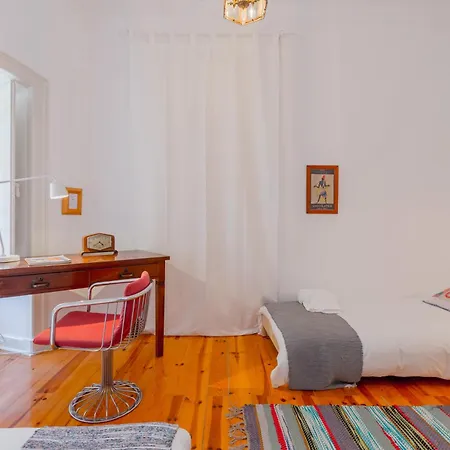 Spacious, Bright And Sunny Apartment, By Timecooler Лиссабон