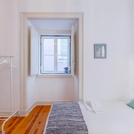 Апартаменты Spacious, Bright And Sunny Apartment, By Timecooler